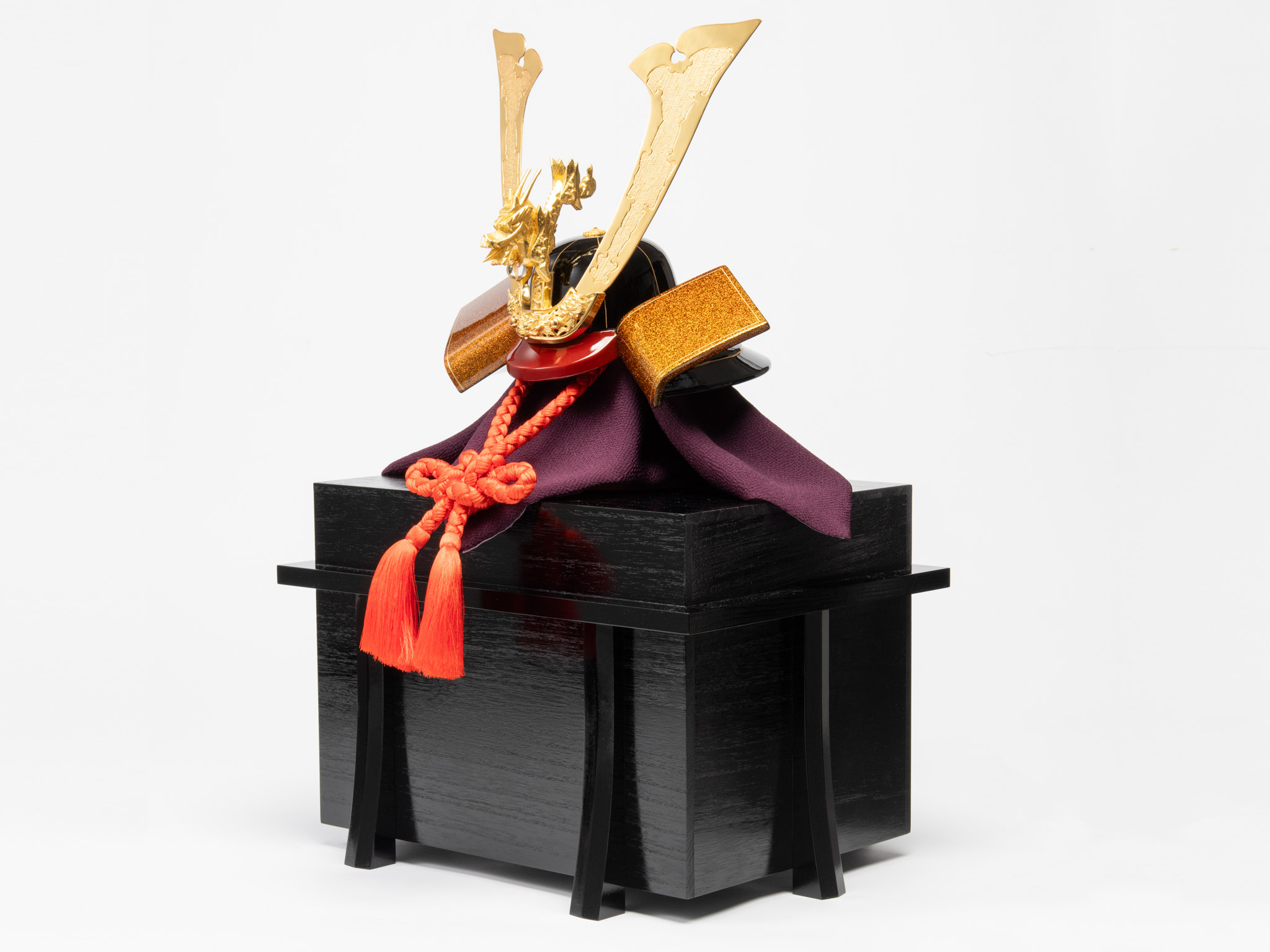 五月節句飾り「兜」 | 伝統工芸でストーリーのある品質をつくりあげる